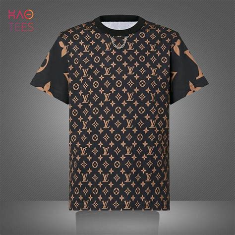 Products by Louis Vuitton: 3D Monogram T